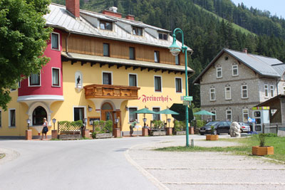 Freinerhof mit Stoahaus Freinerhof mit Stoahaus